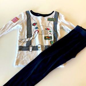 Old navy long sleeve astronaut pajamas 🚀